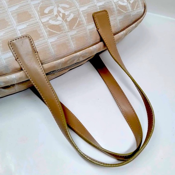 CHANEL Handbag New Travel Line Beige with free CHANEL gift!! - Picture 3 of 8